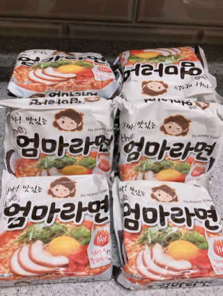 라면 그대로가 제일 맛있는 더엄마라면 — 5점을 준 리뷰어가 2019년 9월 올린 사용 사진