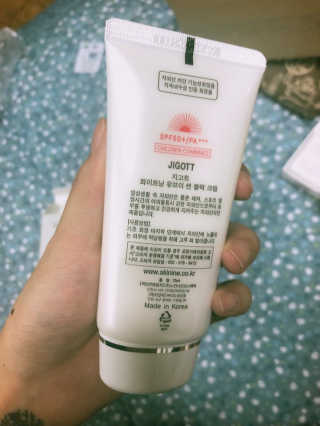 지고트 화이트닝 유브이 썬블럭 크림 70ml,1+1 — 4.5점을 준 리뷰어가 2019년 6월 올린 사용 사진