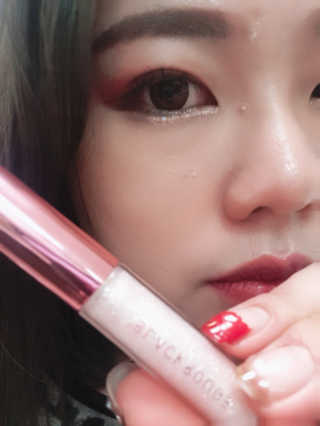 [블랙루즈] 펄블리 아이 글리터 2종 — 5점을 준 리뷰어가 2019년 1월 올린 사용 사진