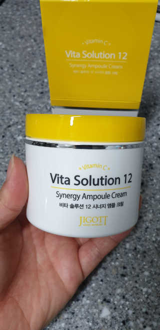 지고트 비타솔루션12 시너지 앰플 크림 100ml — 5점을 준 리뷰어가 2019년 6월 올린 사용 사진