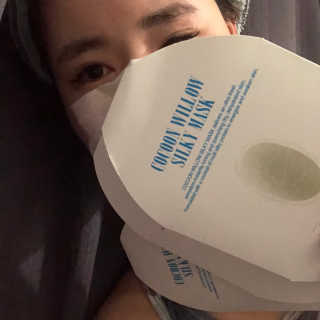 23years old 코쿤 윌로우 실키 마스크 — 5점을 준 리뷰어가 2018년 5월 올린 사용 사진
