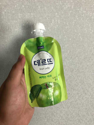 데르뜨 떠먹는 과일 3종, 짜먹는 과일 2종 총 10개 체험 — 3.5점을 준 리뷰어가 2020년 3월 올린 사용 사진