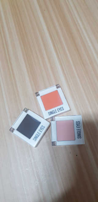 [에코시크릿] 싱글아이즈 깊은 음영 매트 — 4점을 준 리뷰어가 2019년 3월 올린 사용 사진