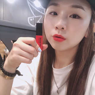 우드버리 울트라 에이치디 스무디 벨벳 틴트 — 5점을 준 리뷰어가 2019년 6월 올린 사용 사진