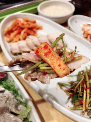 청국장과 보리밥 [청국장과보리밥] 두루치기 쌈정식or수육정식 中 택 1 — 5점을 준 리뷰어가 2018년 12월 올린 사용 사진
