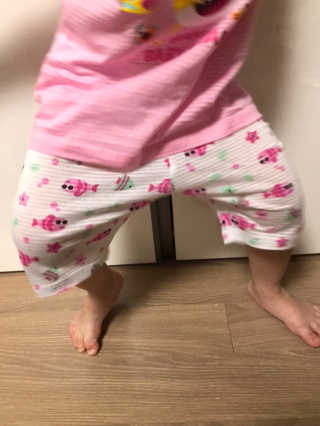 [베이비앤아이] 핑크퐁 아기상어 유아 민소매 상하복 — 5점을 준 리뷰어가 2019년 6월 올린 사용 사진