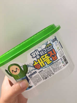 [로하스 인증 제습제] 쨍하고 해뜰집 옷장용 프리미엄 — 4점을 준 리뷰어가 2019년 8월 올린 사용 사진