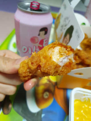 [치킨마루]-  빠사칸윙봉현미 + 콜라 500ml — 5점을 준 리뷰어가 2019년 7월 올린 사용 사진