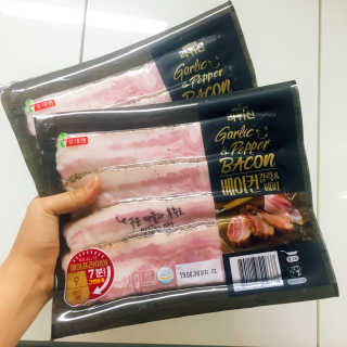 롯데푸드 라퀴진 베이컨 갈릭 앤 페퍼 2개 — 4점을 준 리뷰어가 2019년 6월 올린 사용 사진