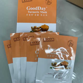 GoodDay Skincare GoodDay 강황 마스크 — 4.5점을 준 리뷰어가 2019년 5월 올린 사용 사진
