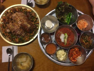 [동네맛집족발] 4개 족발 중 택1 — 4점을 준 리뷰어가 2019년 11월 올린 사용 사진