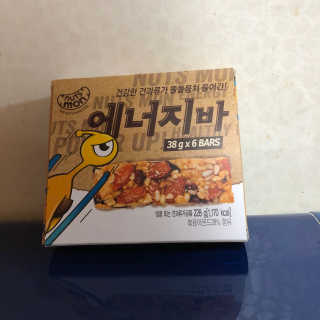 견과가 똘똘 뭉쳐들어간 넛츠몬 에너지바 1BOX 6개입 — 3점을 준 리뷰어가 2018년 1월 올린 사용 사진