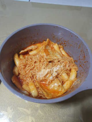 잠실맛집,홍코너떡볶이가우리집에[옛날맛,짜장맛옵션] — 4점을 준 리뷰어가 2019년 12월 올린 사용 사진