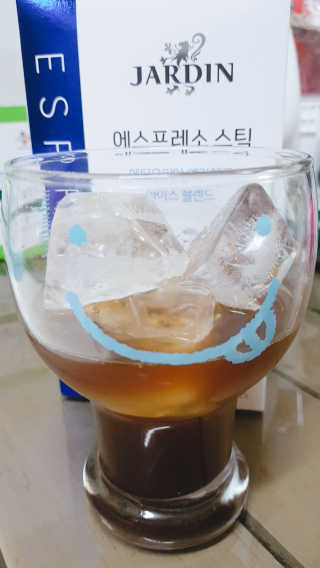 (주)쟈뎅 [쟈뎅] 에스프레소스틱 아이스블렌드 — 5점을 준 리뷰어가 2019년 4월 올린 사용 사진