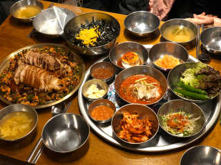 [동네맛집족발] 4개 족발 중 택1 — 5점을 준 리뷰어가 2020년 1월 올린 사용 사진