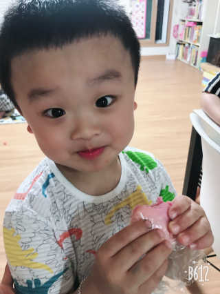 M카롱 반할만큼 달콤한 수제마카롱 — 4.33점을 준 리뷰어가 2018년 5월 올린 사용 사진