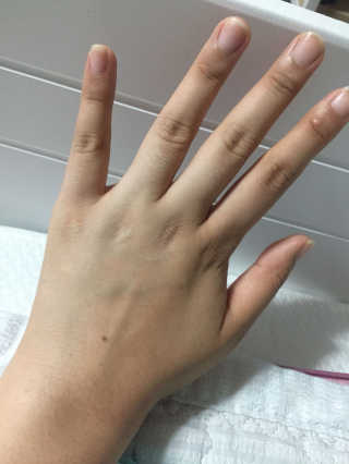 티암 TIAM 1초 화이트닝 커버크림 — 3.67점을 준 리뷰어가 2017년 6월 올린 사용 사진