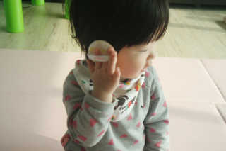 아토팜 톡톡 페이셜 선팩트 SPF43 PA+++ — 5점을 준 리뷰어가 2018년 4월 올린 사용 사진
