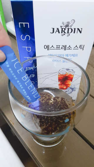 (주)쟈뎅 [쟈뎅] 에스프레소스틱 아이스블렌드 — 5점을 준 리뷰어가 2019년 4월 올린 사용 사진