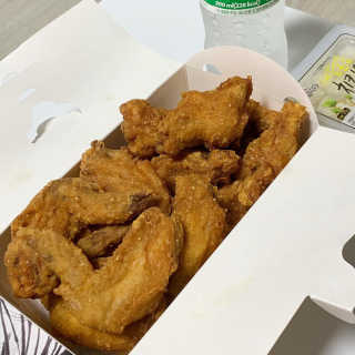 [치킨마루]-  빠사칸윙봉현미 + 콜라 500ml — 5점을 준 리뷰어가 2019년 7월 올린 사용 사진