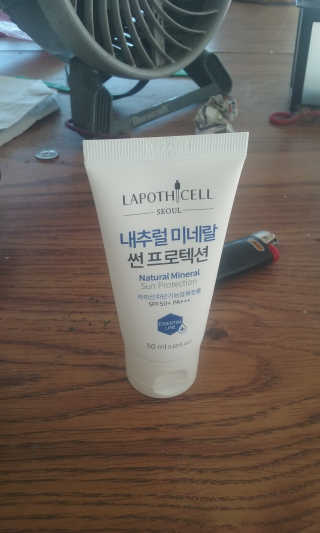 라포티셀 내추럴 미네랄 썬 프로텍션 SPF50+ PA+ — 1점을 준 리뷰어가 2017년 4월 올린 사용 사진