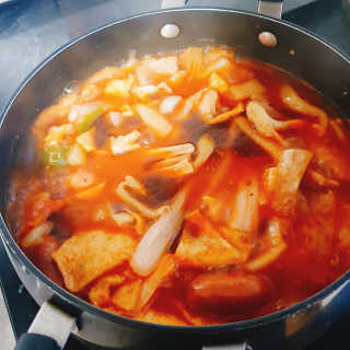 식스레시피 마라떡볶이 쿠킹박스 2인분 — 2점을 준 리뷰어가 2019년 7월 올린 사용 사진