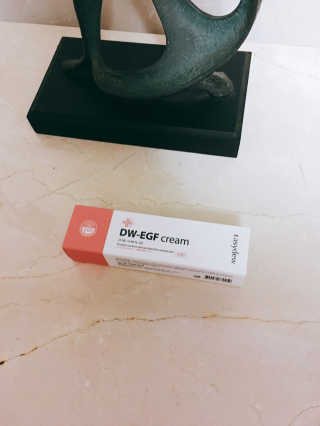 이지듀 디더블유 이지에프 크림 — 4점을 준 리뷰어가 2017년 5월 올린 사용 사진
