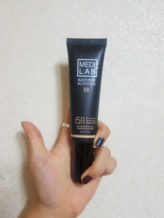 데이셀코스메틱 메디 랩 블랙로즈 블로썸 비비 50g — 3.83점을 준 리뷰어가 2017년 6월 올린 사용 사진