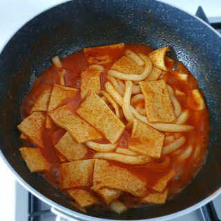 [홍코너떡볶이]옛날떡볶이 인기맛 4팩세트 — 5점을 준 리뷰어가 2019년 11월 올린 사용 사진