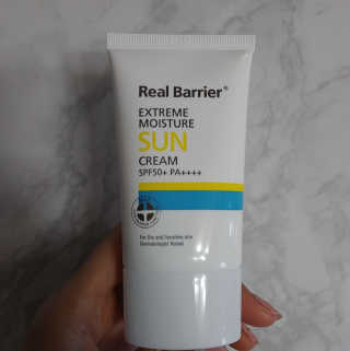 리얼베리어 익스트림 모이스처 선크림 SPF50+ PA++++ — 5점을 준 리뷰어가 2019년 4월 올린 사용 사진