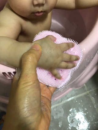 비비또 실리콘 베이비 타월 — 5점을 준 리뷰어가 2019년 6월 올린 사용 사진