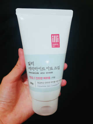 일리윤 세라마이드 아토 집중 크림 — 5점을 준 리뷰어가 2017년 6월 올린 사용 사진