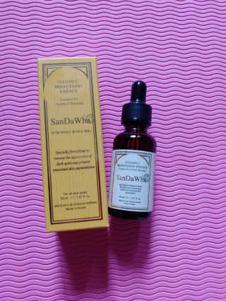 [스킨큐어] 산다화 비타민C 화이트닝 에센스 30ml — 5점을 준 리뷰어가 2019년 7월 올린 사용 사진