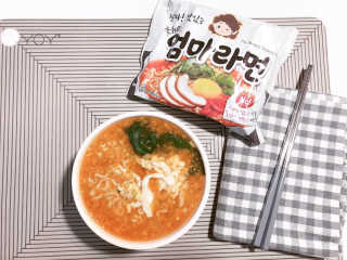 라면 그대로가 제일 맛있는 더엄마라면 — 4점을 준 리뷰어가 2019년 7월 올린 사용 사진