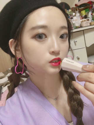아가타 [AGATHA] 프리미에르 립스틱 — 4.67점을 준 리뷰어가 2018년 5월 올린 사용 사진