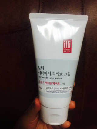 일리윤 세라마이드 아토 집중 크림 — 4.67점을 준 리뷰어가 2017년 6월 올린 사용 사진