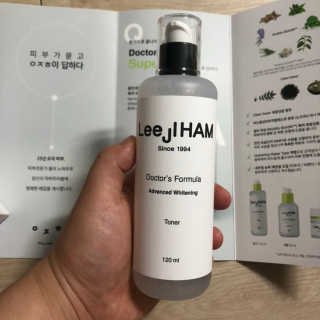 [이지함화장품]닥터스포뮬러 어드밴스드화이트닝 토너 — 4점을 준 리뷰어가 2019년 8월 올린 사용 사진
