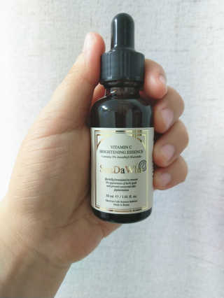 [스킨큐어] 산다화 비타민C 화이트닝 에센스 30ml — 3점을 준 리뷰어가 2019년 6월 올린 사용 사진