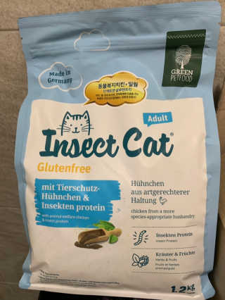 그린펫푸드 인섹트캣 글루텐프리（1.2KG） — 5점을 준 리뷰어가 2019년 7월 올린 사용 사진
