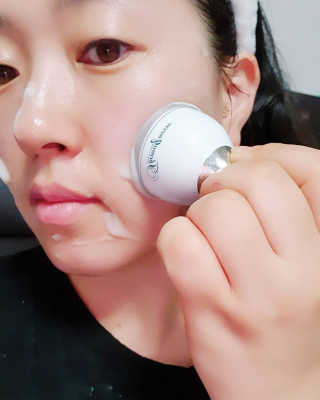 [더마퀸]쿨링스틱 페이스앤아이 — 5점을 준 리뷰어가 2019년 5월 올린 사용 사진