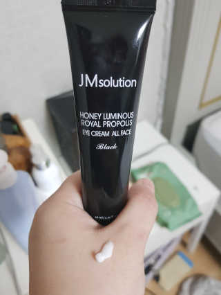 JM솔루션 꿀광 로얄 프로폴리스 아이크림 올 페이스 블랙 — 5점을 준 리뷰어가 2019년 2월 올린 사용 사진