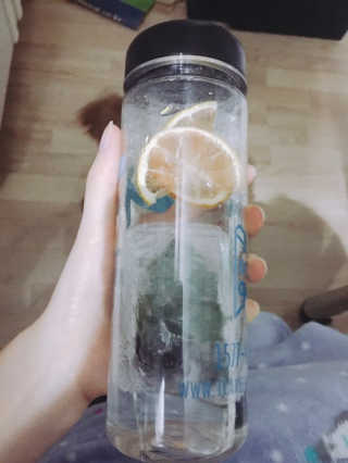 더THE담다 디톡스 워터 팩 500ml 5개 — 4점을 준 리뷰어가 2016년 11월 올린 사용 사진