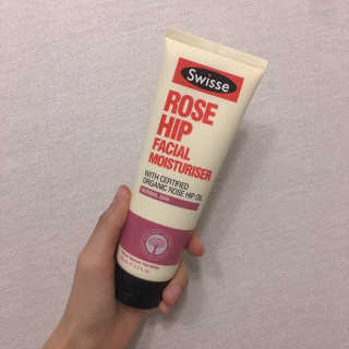 SWISSE 스위스 로즈힙 페이셜 모이스처라이저 로션 — 3.5점을 준 리뷰어가 2019년 12월 올린 사용 사진