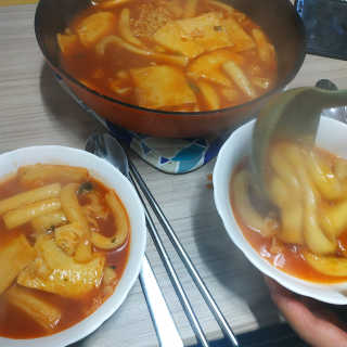 두번째 국떡 국가대표 떡볶이 1팩 + 영미칩 2봉 증정 — 5점을 준 리뷰어가 2019년 2월 올린 사용 사진