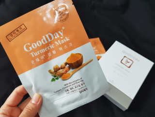 GoodDay Skincare GoodDay 강황 마스크 — 5점을 준 리뷰어가 2019년 12월 올린 사용 사진