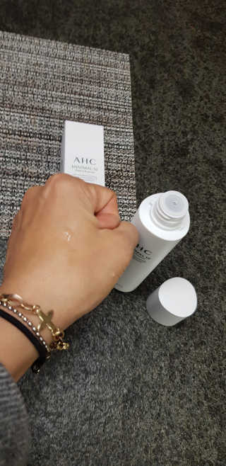 AHC 에이 에이치 씨 미니멀 10 워터리 에센스 — 5점을 준 리뷰어가 2018년 12월 올린 사용 사진