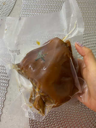 행복먹거리공작소 맥족. 맥주에 빠진 족발 550g + 마늘소스 70g — 5점을 준 리뷰어가 2020년 1월 올린 사용 사진