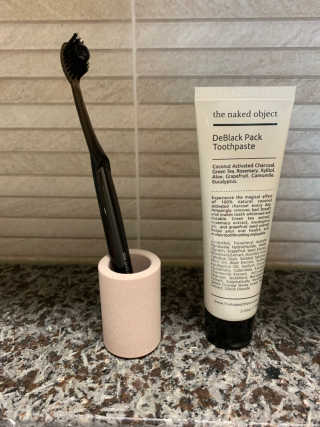 the naked object 디블랙팩치약 디블랙칫솔 세트 — 3점을 준 리뷰어가 2019년 6월 올린 사용 사진
