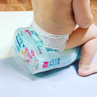 LG생활건강 토디앙 핑크퐁 팬티형 기저귀 — 4.5점을 준 리뷰어가 2017년 4월 올린 사용 사진