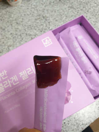 네츄럴굿띵스 태반 콜라겐 젤리 15포 — 5점을 준 리뷰어가 2018년 12월 올린 사용 사진